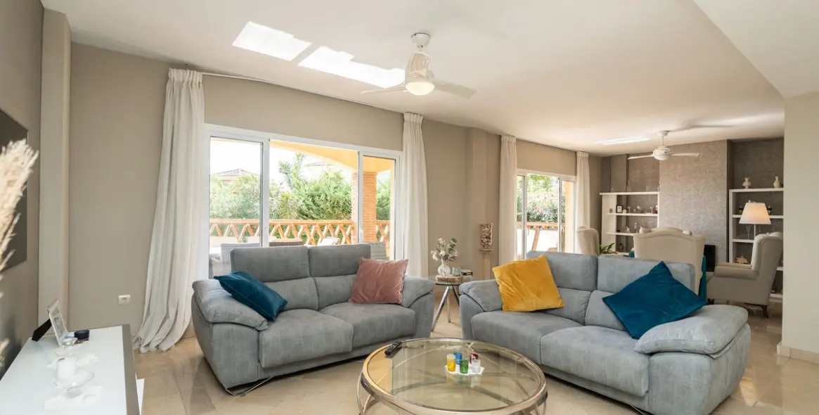 Sale of detached villa in Riviera del Sol 23