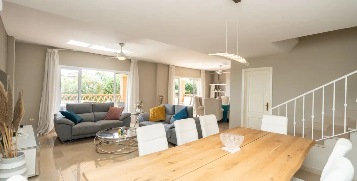 Sale of detached villa in Riviera del Sol 28