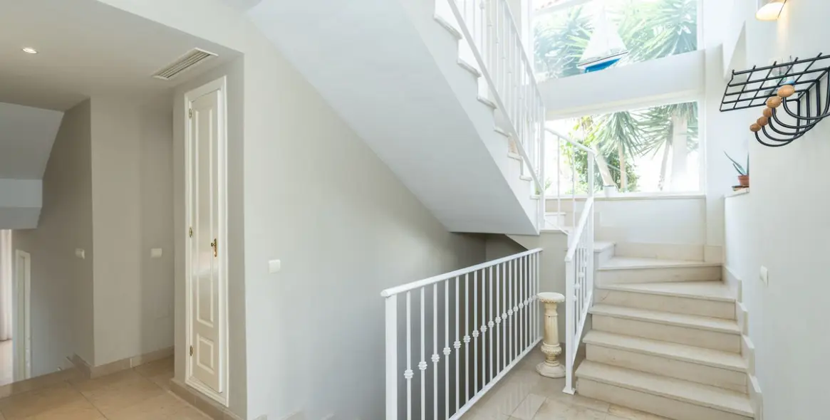 Sale of detached villa in Riviera del Sol 37