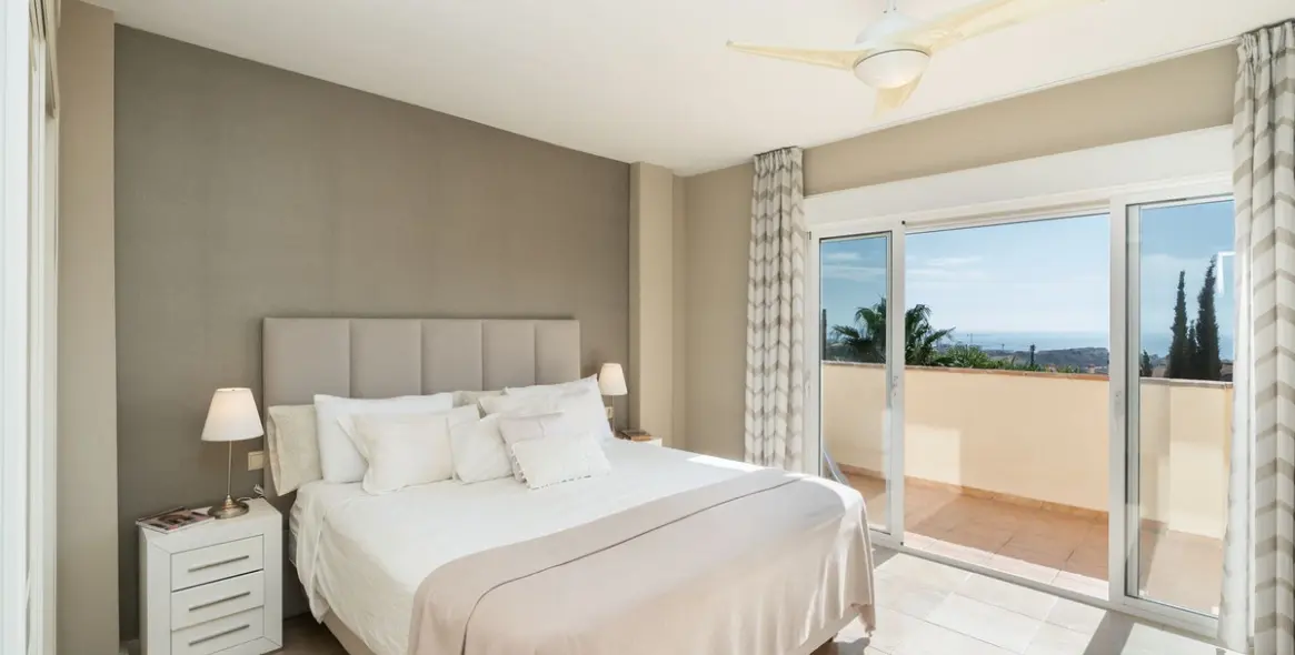 Sale of detached villa in Riviera del Sol 40