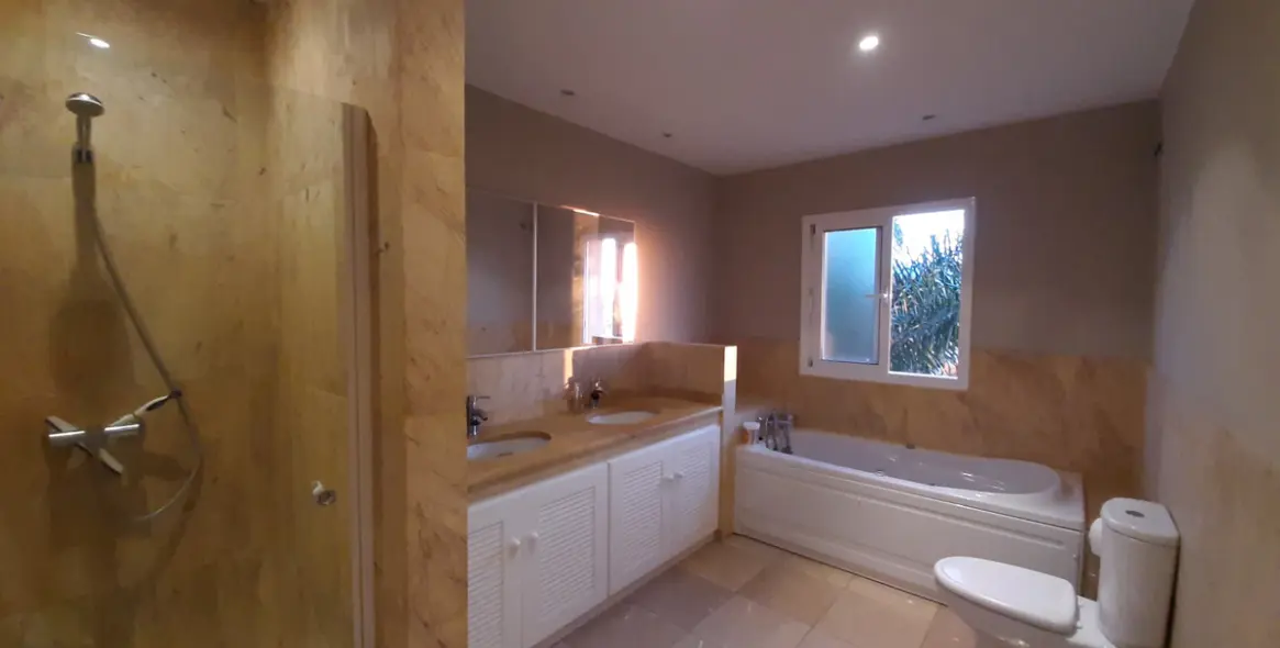 Sale of detached villa in Riviera del Sol 42