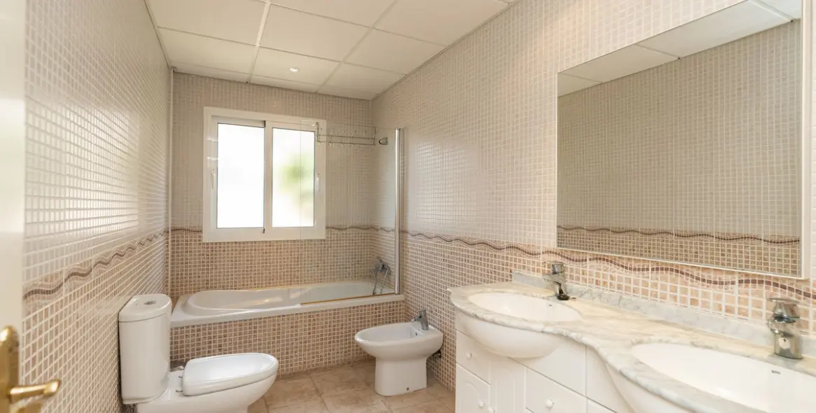 Sale of detached villa in Riviera del Sol 57