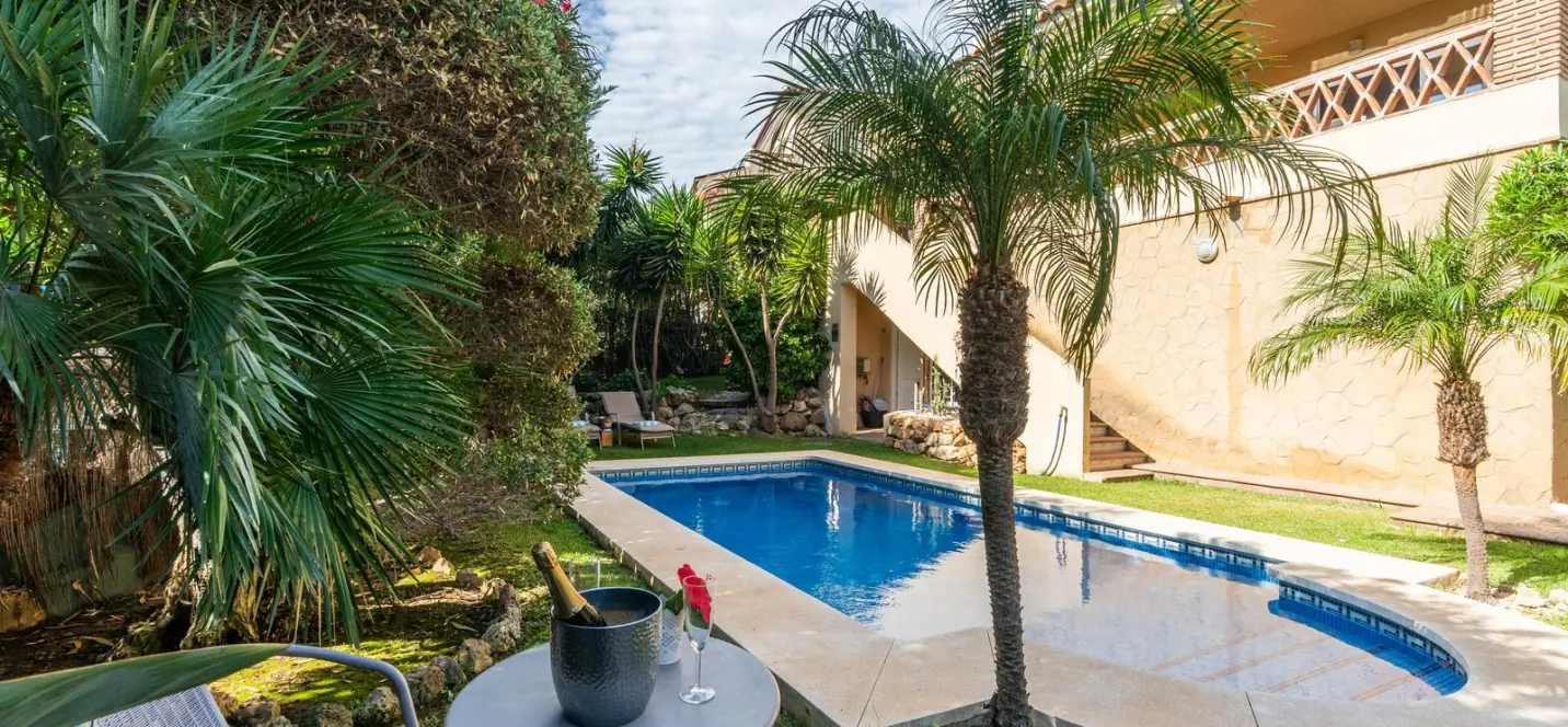 Sale of detached villa in Riviera del Sol 0