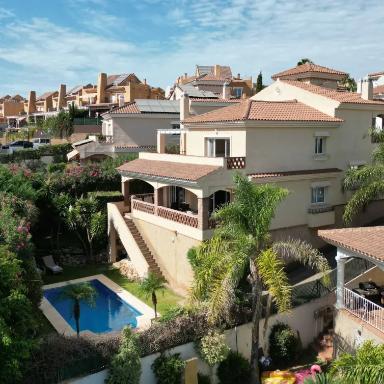 Sale of detached villa in Riviera del Sol