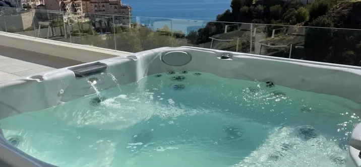 Продажа апартаментов на среднем этаже в Benalmadena Costa 0