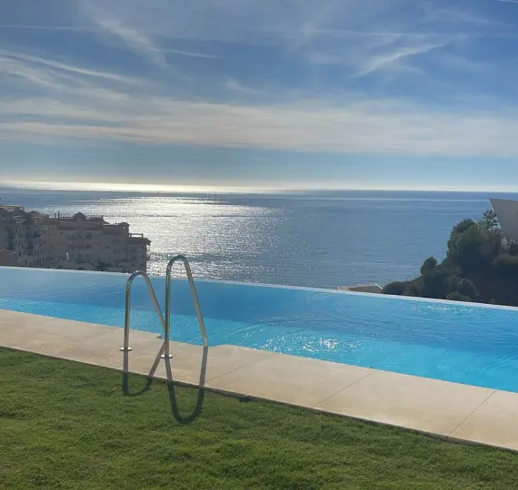 Продажа апартаментов на среднем этаже в Benalmadena Costa
