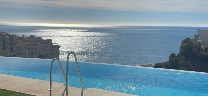 Продажа апартаментов на среднем этаже в Benalmadena Costa 1