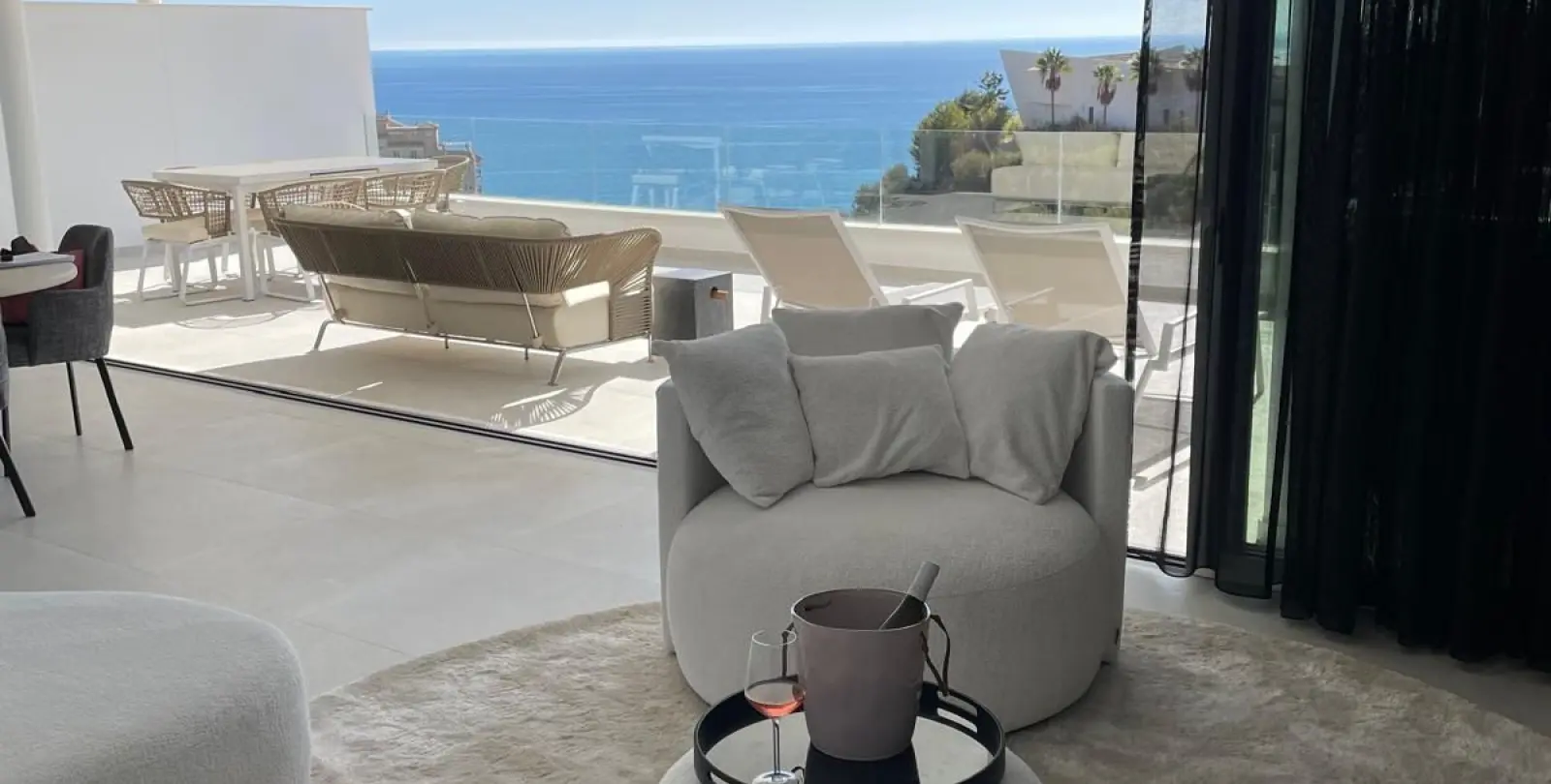 Sale of middle floor apartment in Benalmadena Costa 1