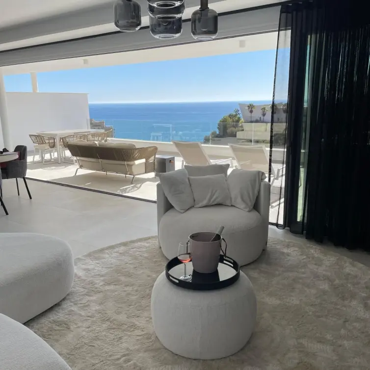 Sale of middle floor apartment in Benalmadena Costa