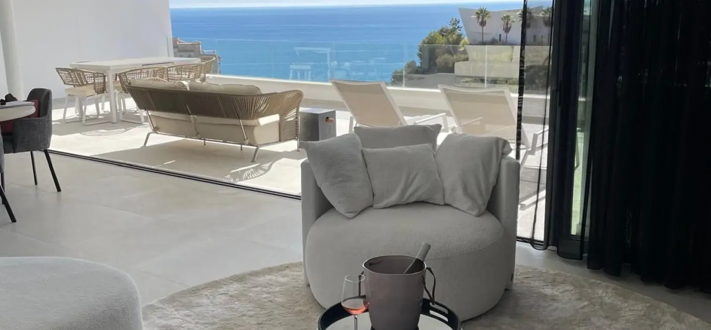 Sale of middle floor apartment in Benalmadena Costa 0