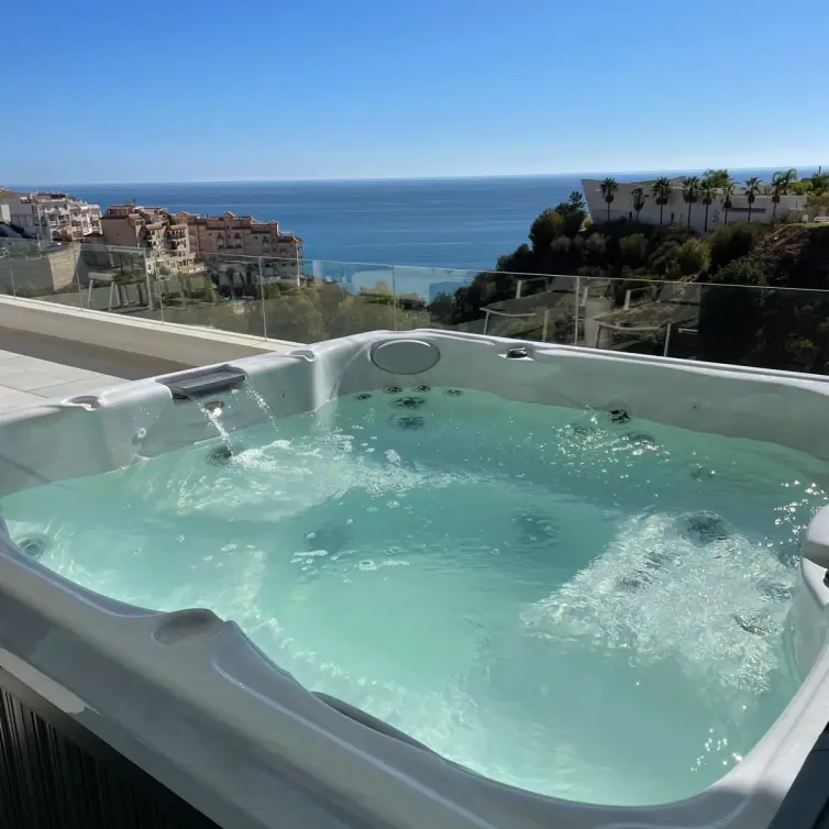 Sale of middle floor apartment in Benalmadena Costa