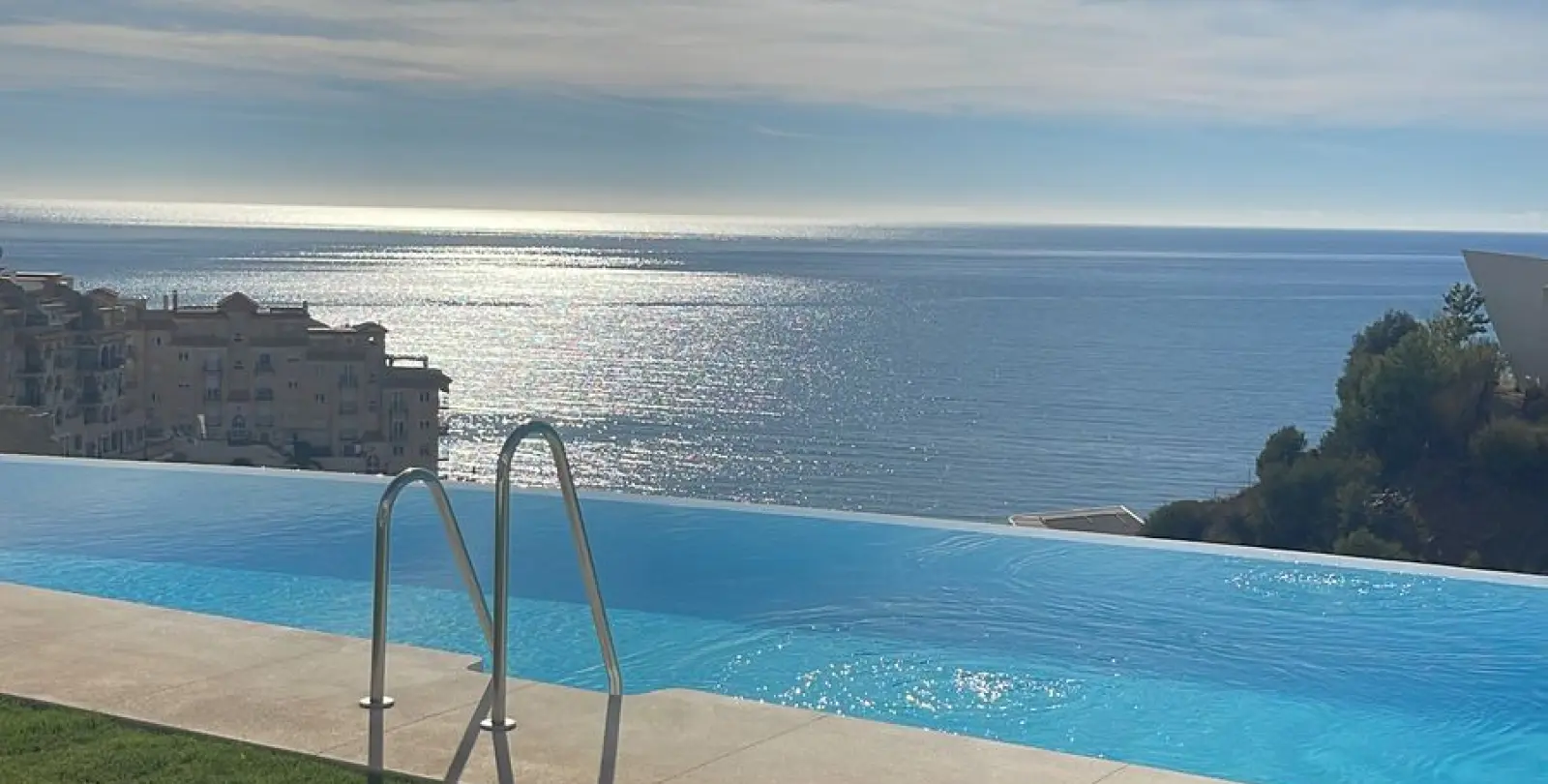 Sale of middle floor apartment in Benalmadena Costa 3