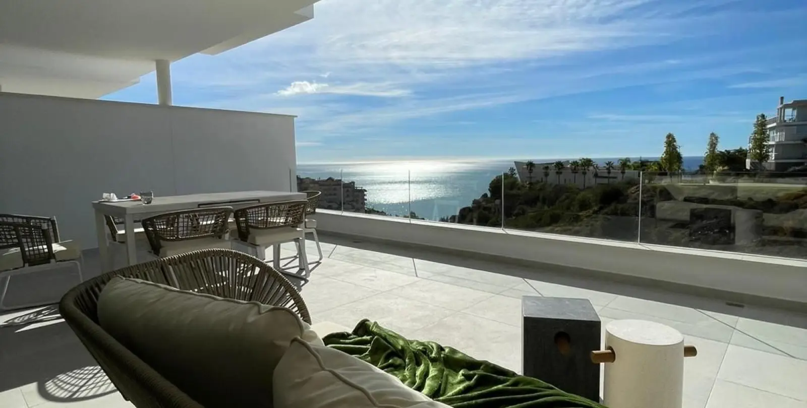 Sale of middle floor apartment in Benalmadena Costa 4
