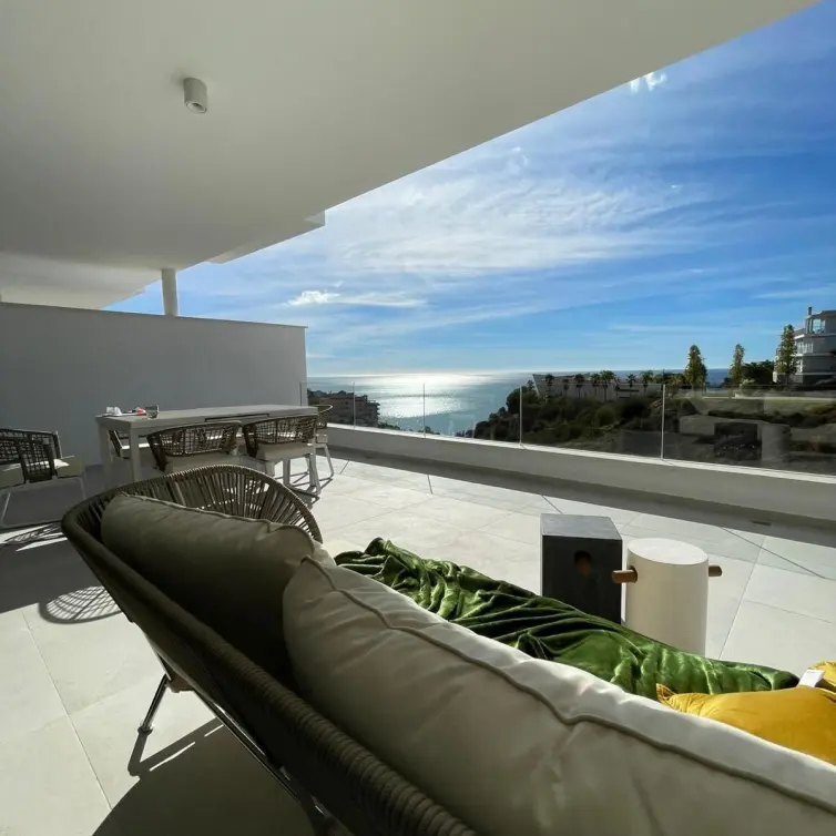 Sale of middle floor apartment in Benalmadena Costa
