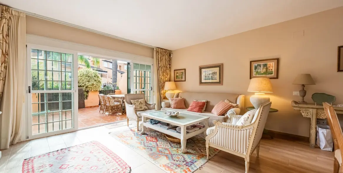 Продажа дома на две семьи в Nagüeles 2