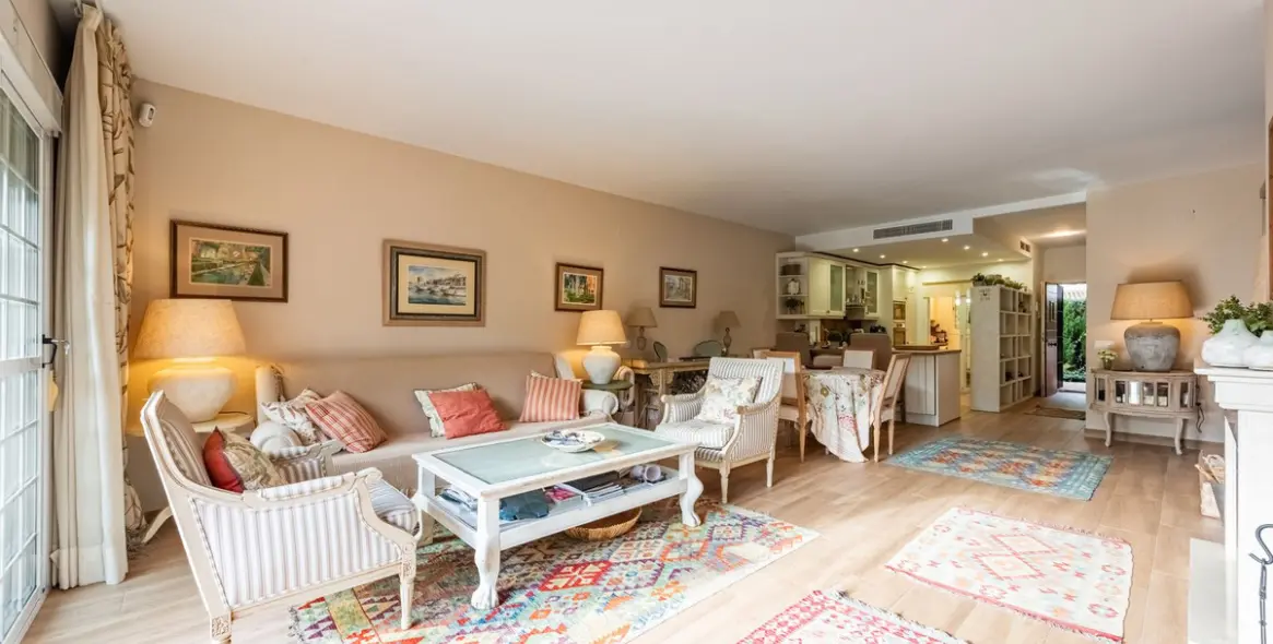 Продажа дома на две семьи в Nagüeles 3