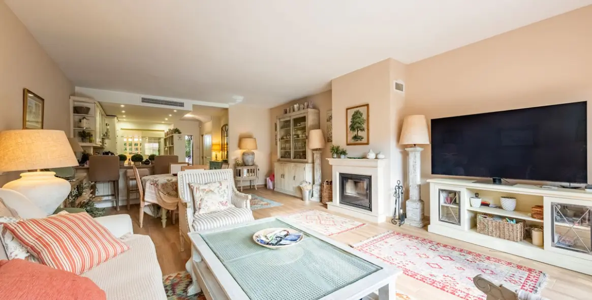 Продажа дома на две семьи в Nagüeles 4