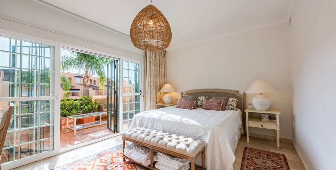 Продажа дома на две семьи в Nagüeles 10