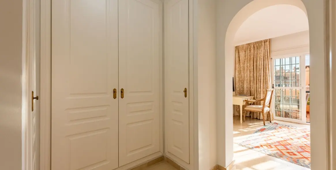 Продажа дома на две семьи в Nagüeles 11