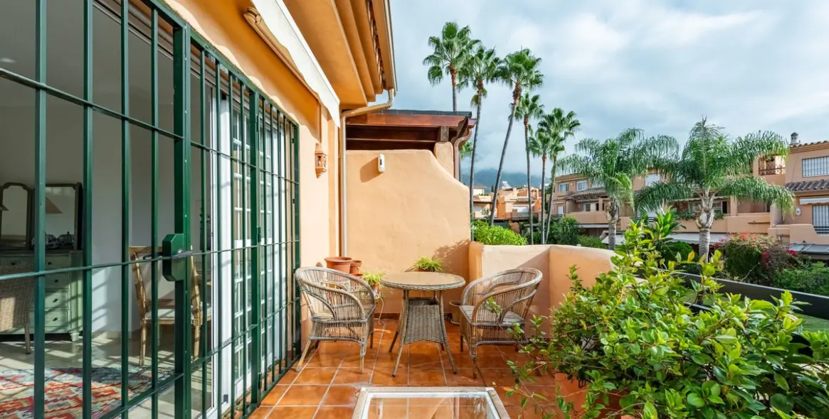 Продажа дома на две семьи в Nagüeles 15