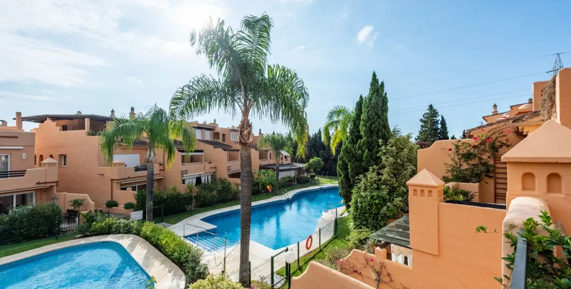 Продажа дома на две семьи в Nagüeles 16