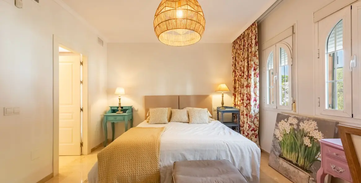 Продажа дома на две семьи в Nagüeles 17