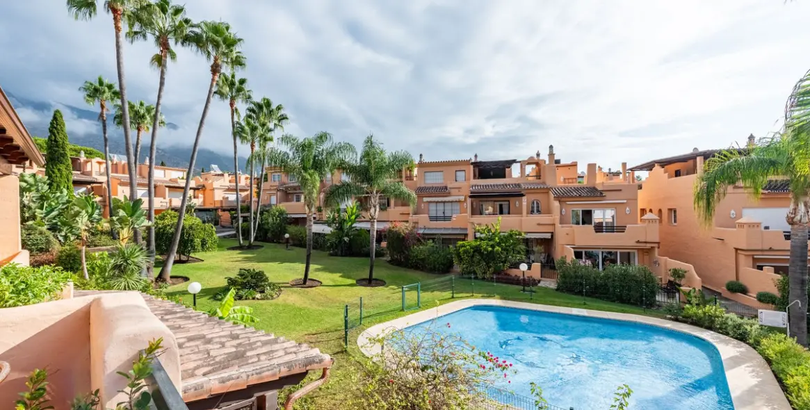 Продажа дома на две семьи в Nagüeles 20