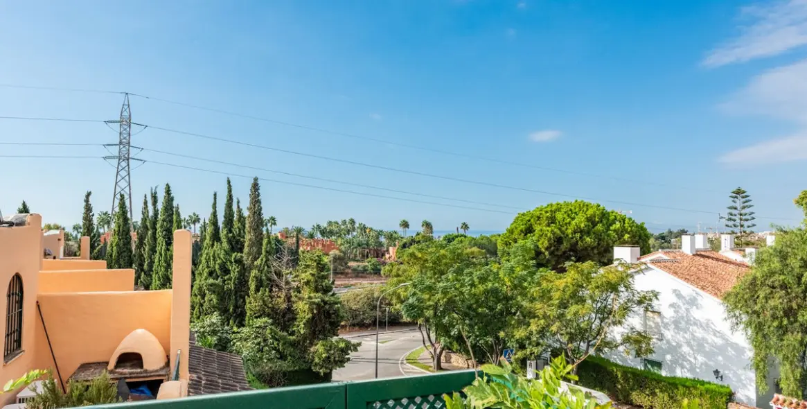 Sale of semi-detached house in Nagüeles 27