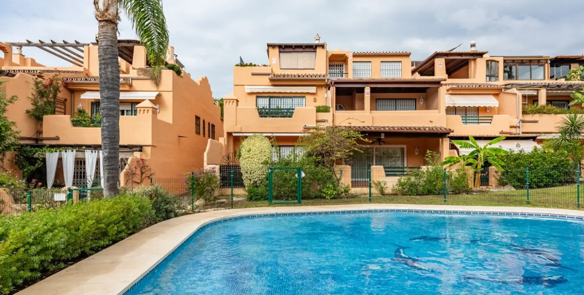 Sale of semi-detached house in Nagüeles 32