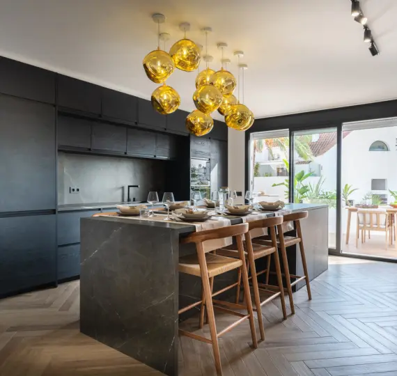 Продажа апартаментов на среднем этаже в Nueva Andalucía