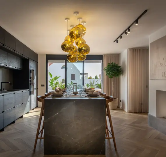 Продажа апартаментов на среднем этаже в Nueva Andalucía