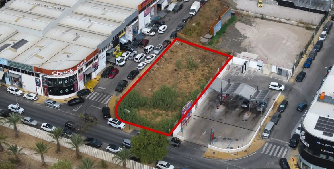 Sale of commercial plot in San Pedro de Alcántara 3