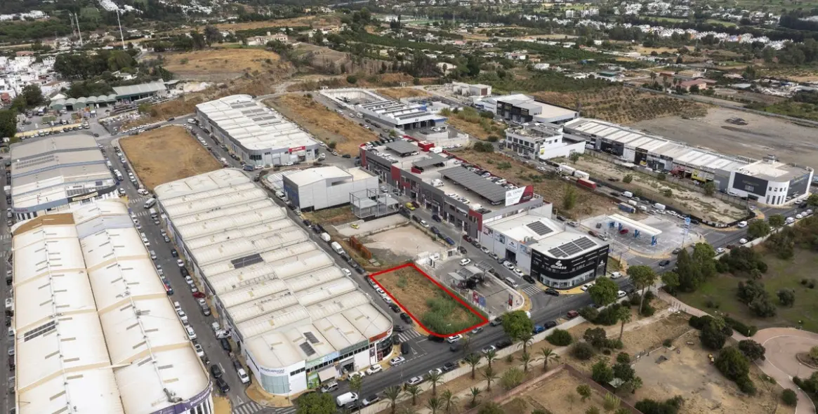 Sale of commercial plot in San Pedro de Alcántara 11