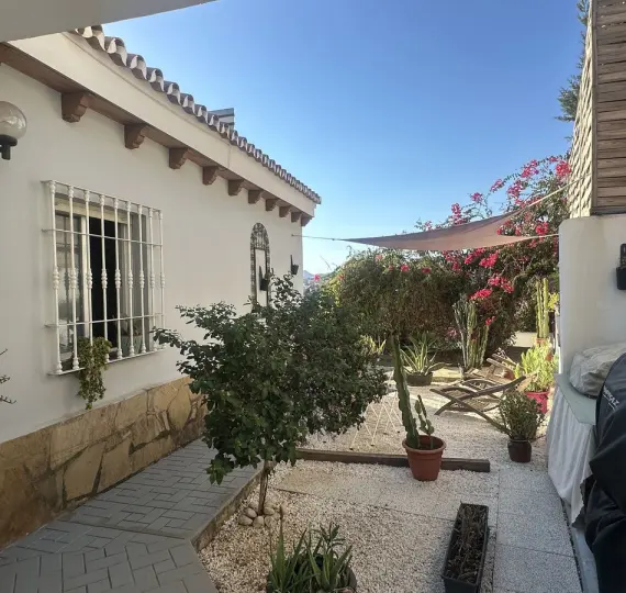 Venta de villa independiente en Rincón de la Victoria