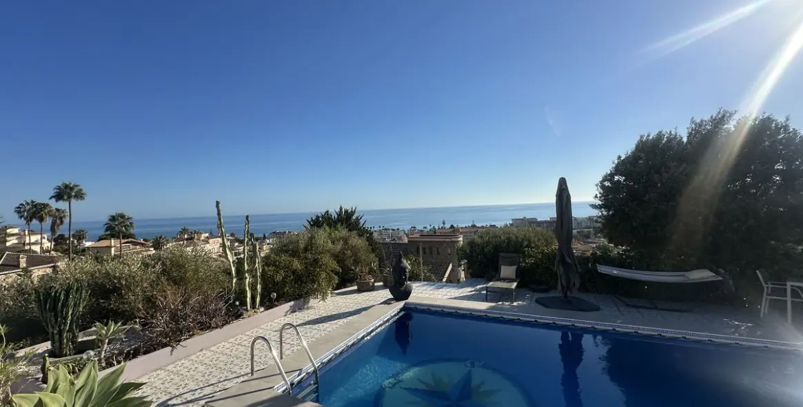 Sale of detached villa in Rincón de la Victoria 32