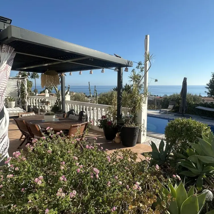 Venta de villa independiente en Rincón de la Victoria