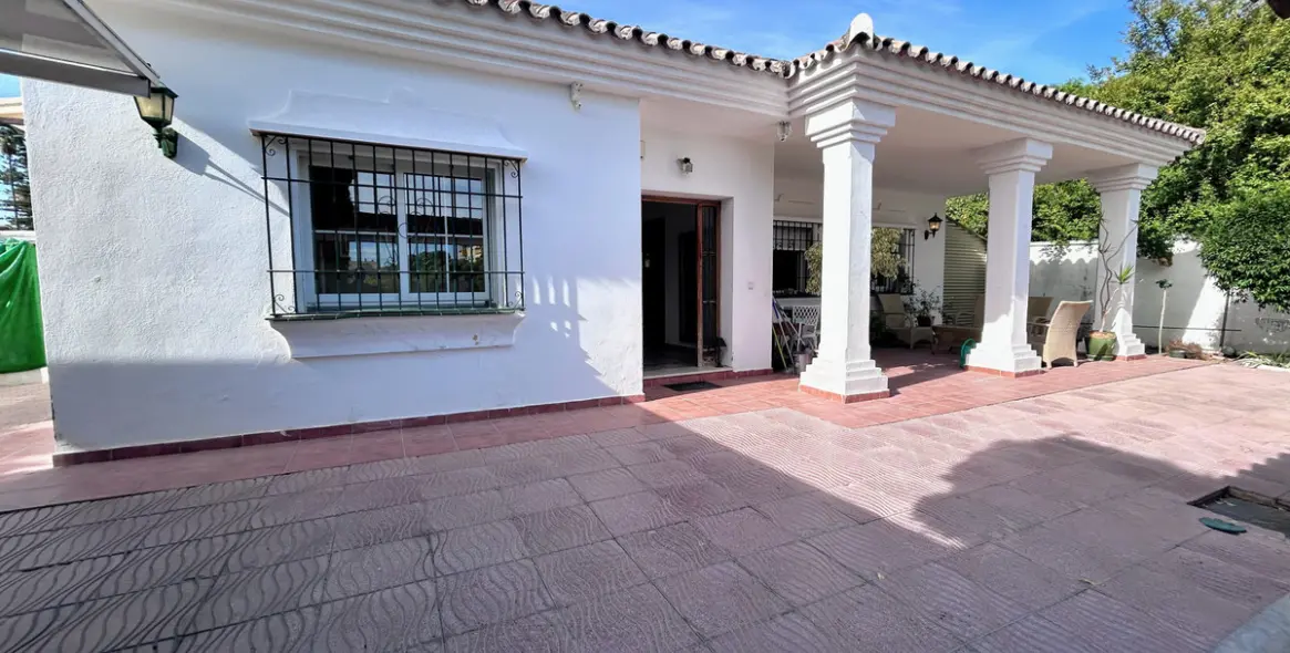 Продажа  отдельно стоящей виллы в San Pedro de Alcántara (район San Pedro de Alcántara) 2