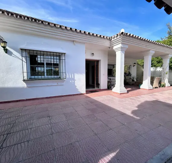 Oтдельно стоящая вилла R5169106