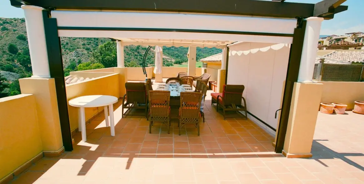 Sale of penthouse duplex in Los Arqueros 25