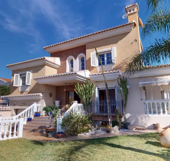 Venta de villa independiente en Caleta de Vélez