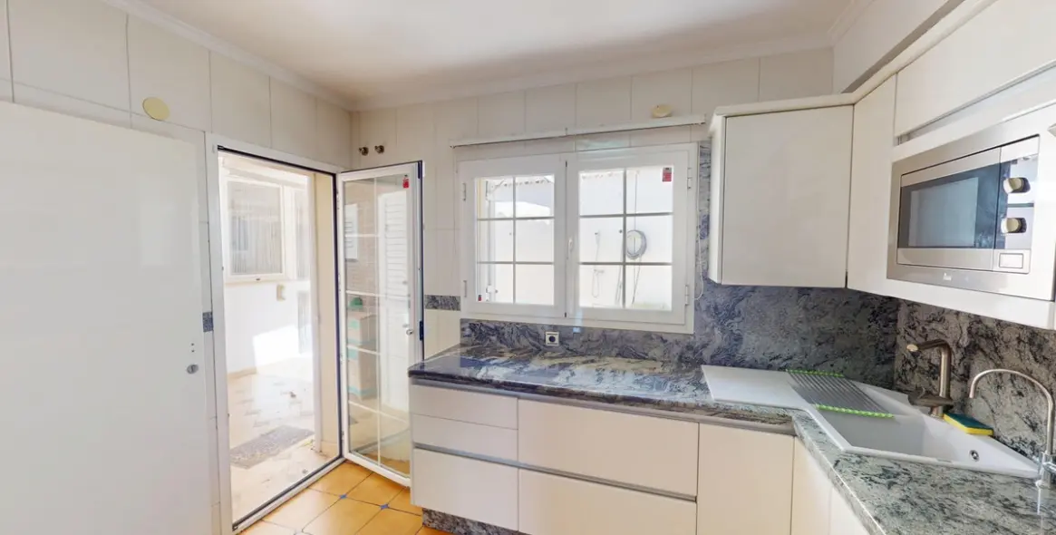 Sale of detached villa in Caleta de Vélez 7