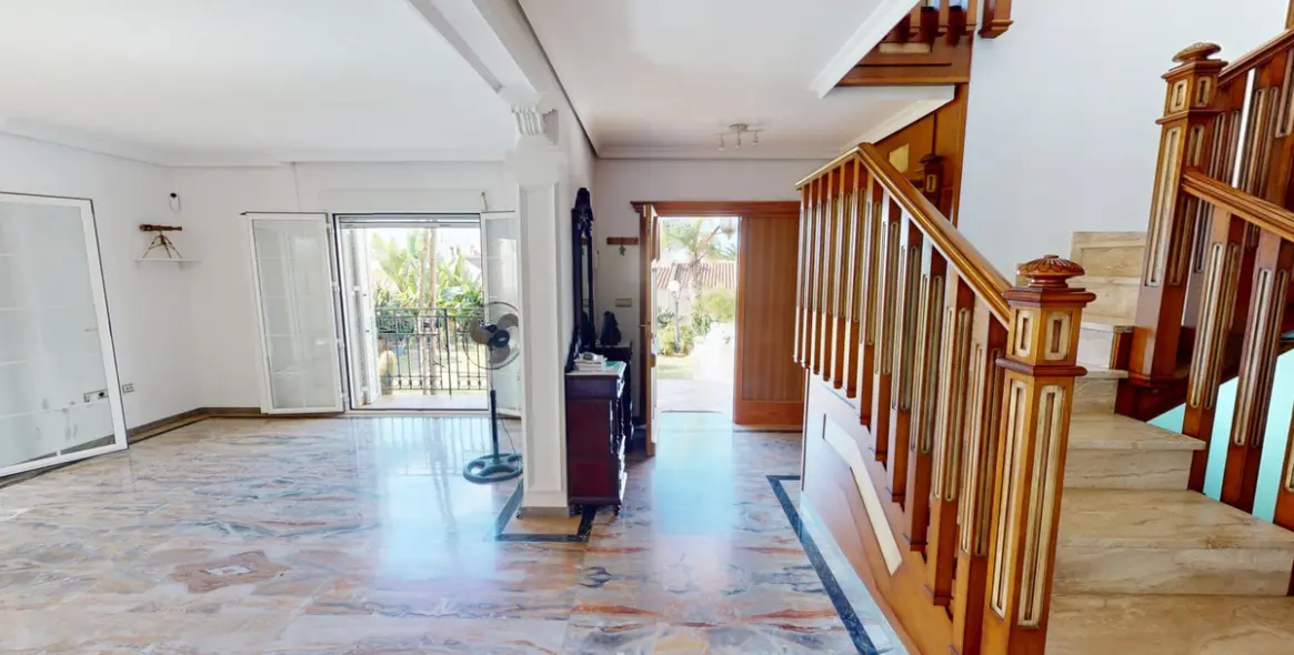 Sale of detached villa in Caleta de Vélez 9