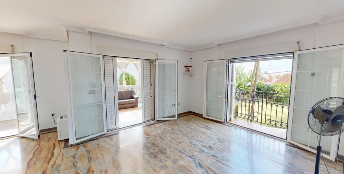 Sale of detached villa in Caleta de Vélez 10