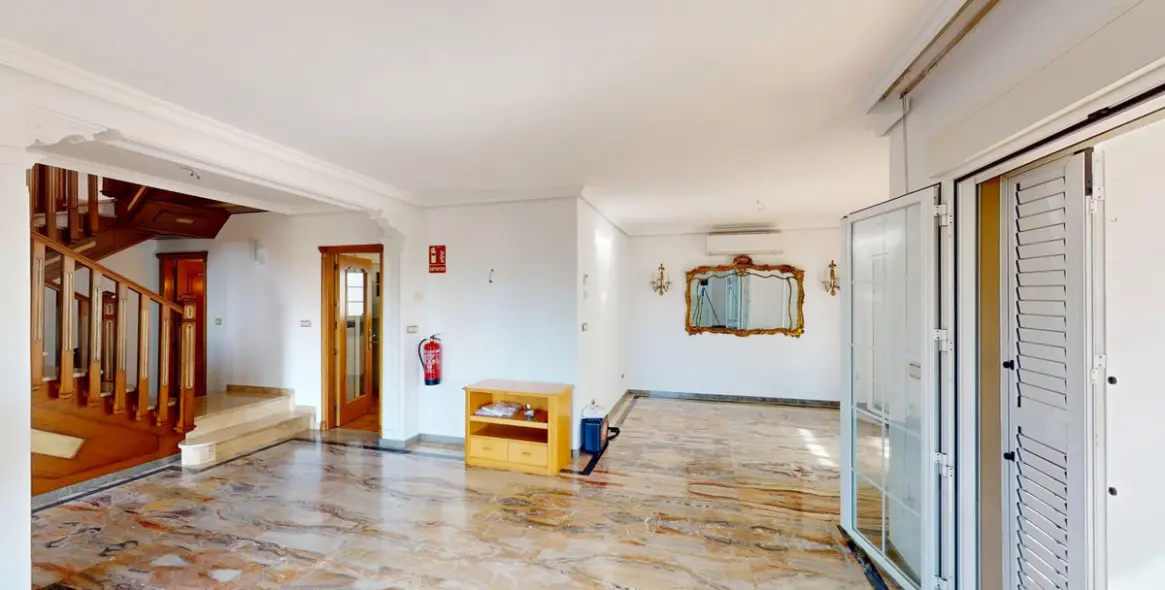 Sale of detached villa in Caleta de Vélez 12