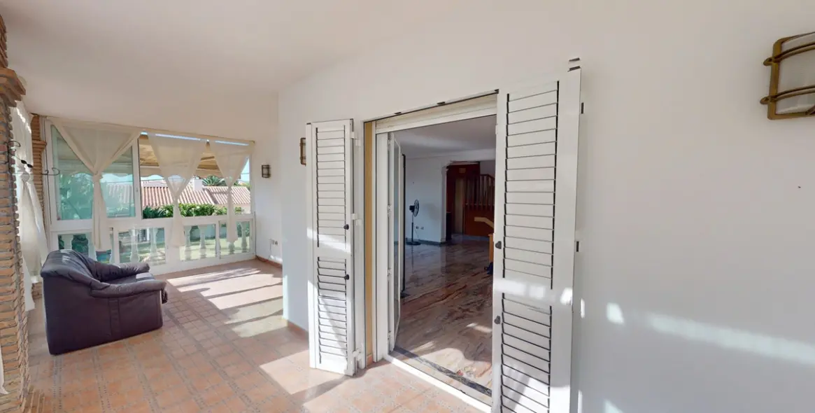 Sale of detached villa in Caleta de Vélez 14