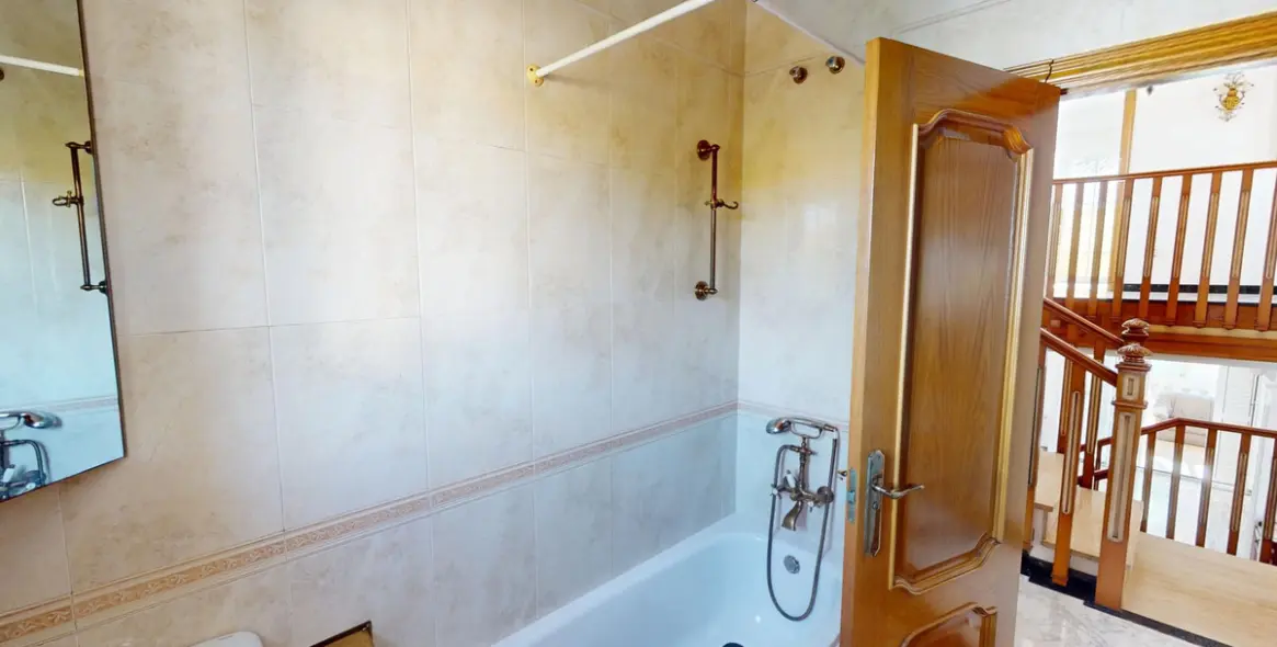 Sale of detached villa in Caleta de Vélez 20