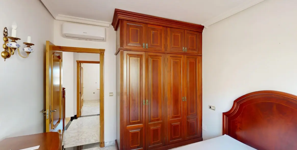 Sale of detached villa in Caleta de Vélez 25