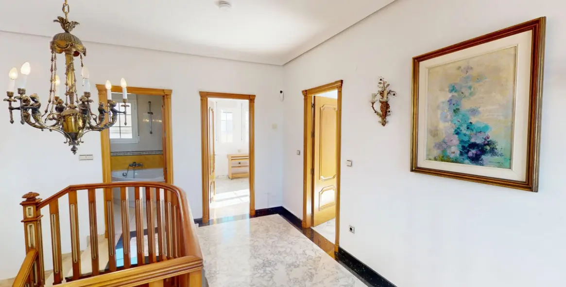 Sale of detached villa in Caleta de Vélez 27