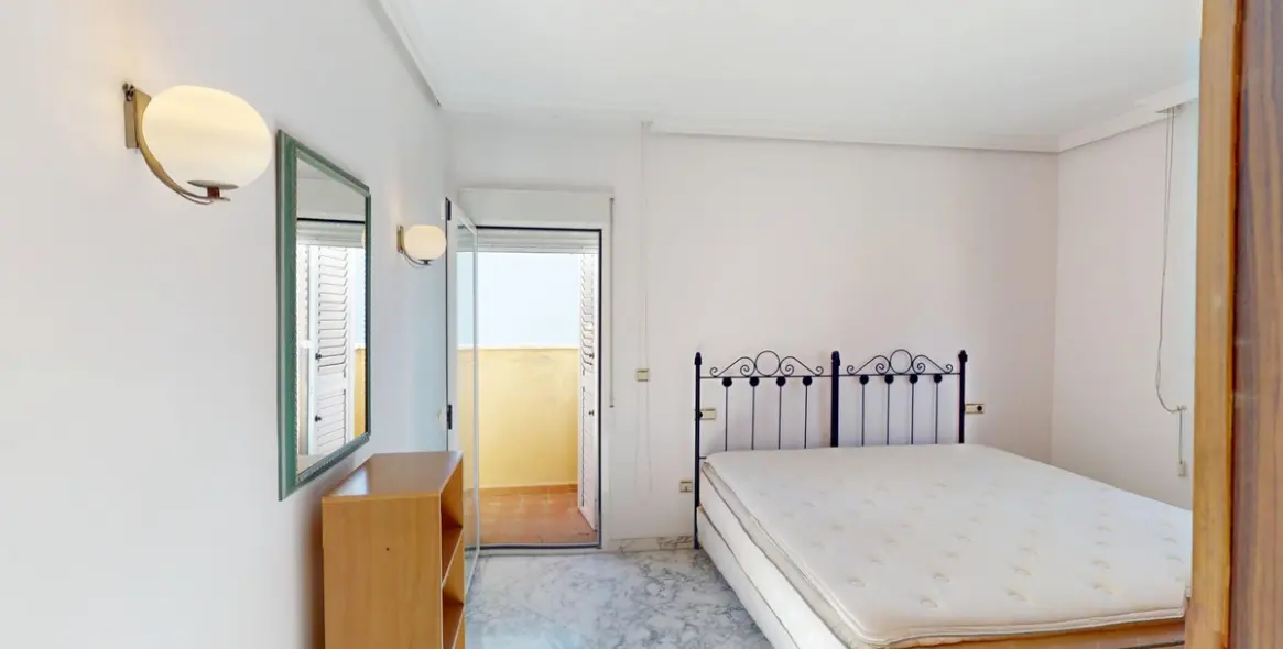 Sale of detached villa in Caleta de Vélez 29