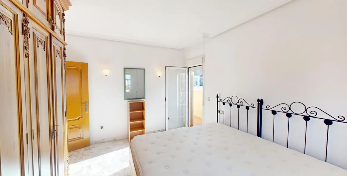 Sale of detached villa in Caleta de Vélez 31